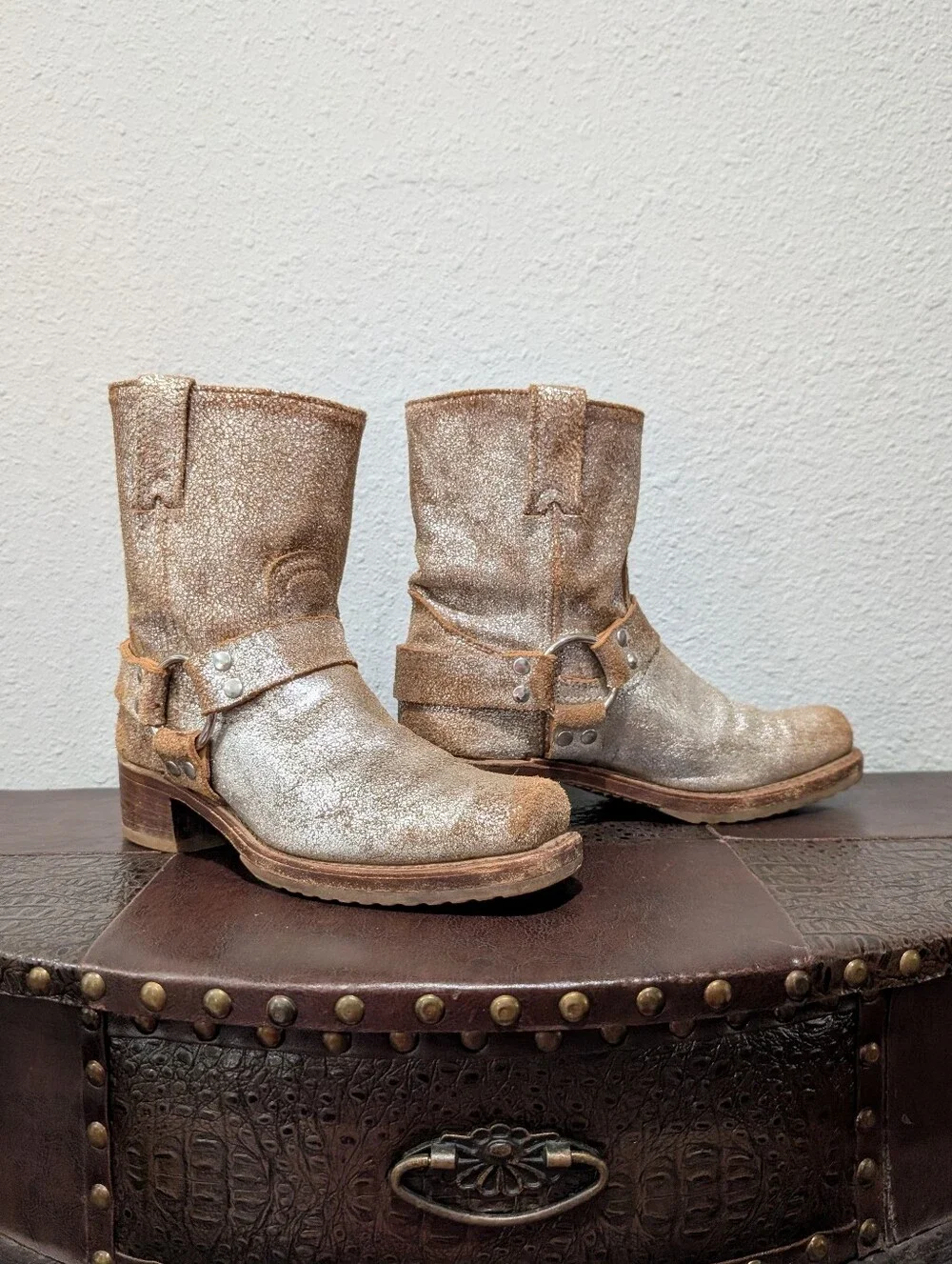 Frye Harness 8G Glitter Silver Tan Pull On Metallic Cowboy Short Boot Size 7.5